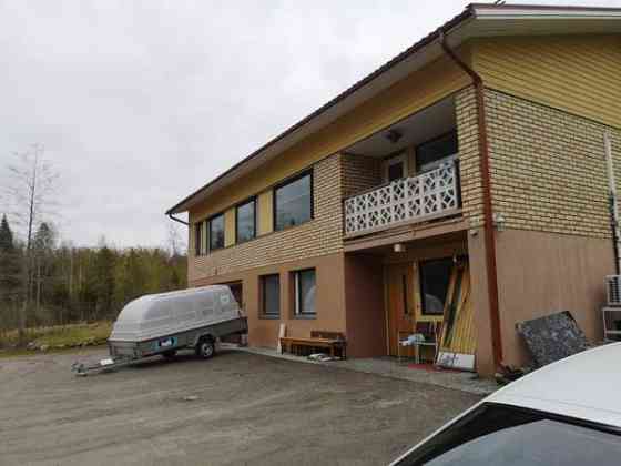 7mh, 2keittiö, 2olohuone, 2pesuhuone, sauna  Jyvaeskylae