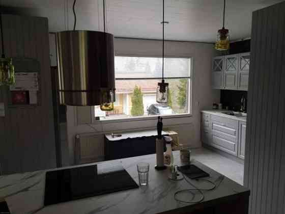 7mh, 2keittiö, 2olohuone, 2pesuhuone, sauna  Jyvaeskylae