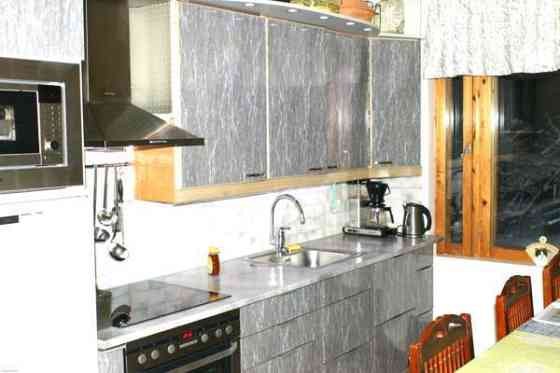 yläkerta asunto= 5 huonetta /Alakerassa  2 huonett  Jyvaeskylae