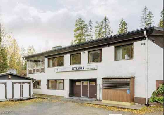 yläkerta asunto= 5 huonetta /Alakerassa  2 huonett  Jyvaeskylae