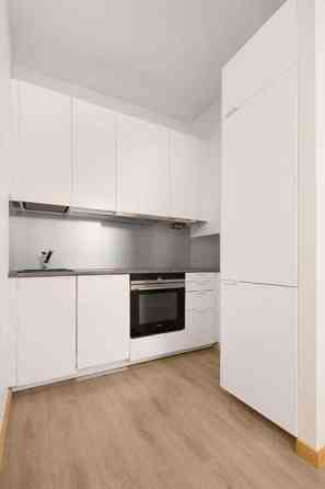 Ylimmän kerroksen 2,5 H+avakeitiö+ KH  (yhtiöjärje  Helsinki