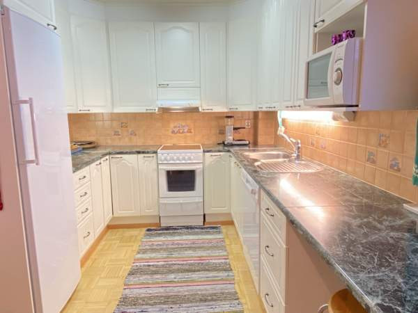 3h+avok+vh+kph+s+wc+kaksi parveketta+porrashissi  Kitee – foto 6