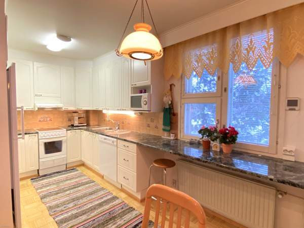 3h+avok+vh+kph+s+wc+kaksi parveketta+porrashissi  Kitee – foto 5