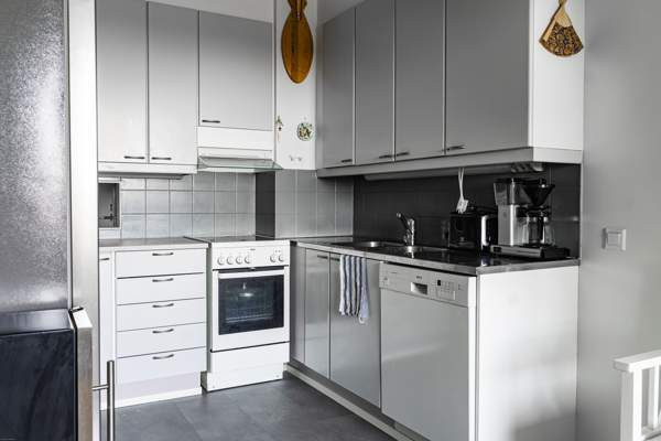 3h + k + kph + s + las.parveke  Helsinki - photo 4