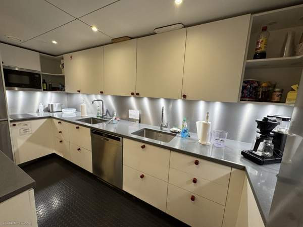 3h ateljee (jossa keittiö ja vessa) + avotoimisto  Helsinki - valokuva 8