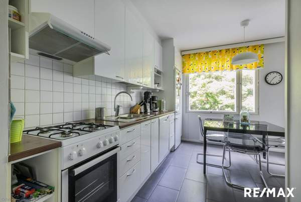 2h + k + kph + vh + lasit. parveke  Helsinki - valokuva 3