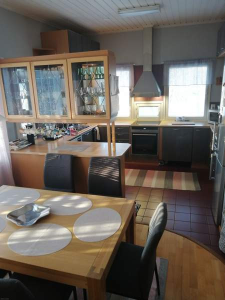 6h + k + s + p: yläkerrassa 3 mh+aula+kph+2 vh, al  Kemin – foto 3