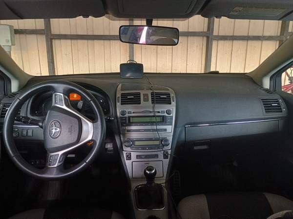 Toyota Avensis Россия - изображение 6