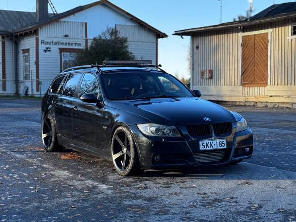 BMW 330 Vaasa - valokuva 8