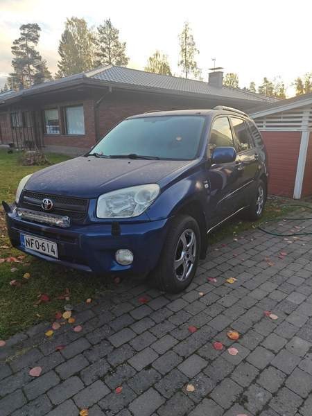 Toyota RAV4 Glebychevo - valokuva 1