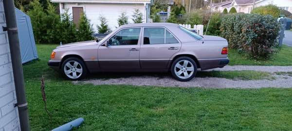 Mercedes-Benz 280 Hämeenlinna - valokuva 1