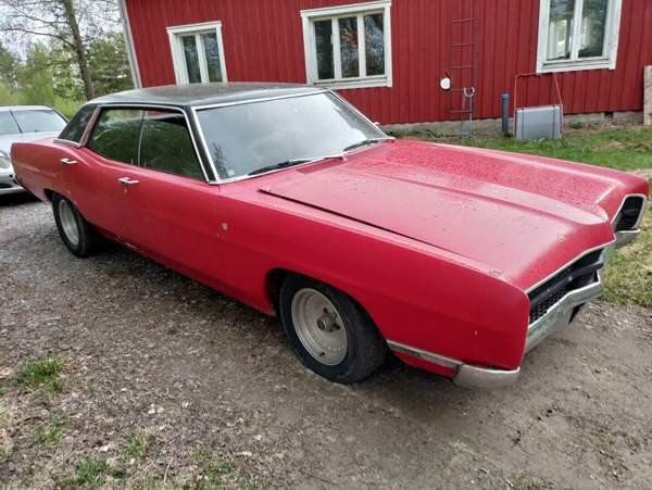 Ford LTD Kruunupyy - valokuva 3