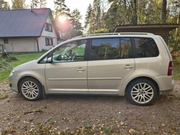 Volkswagen Touran Askainen - photo 6