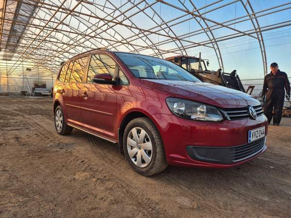 Volkswagen Touran Hafnarfjoerdur - valokuva 3
