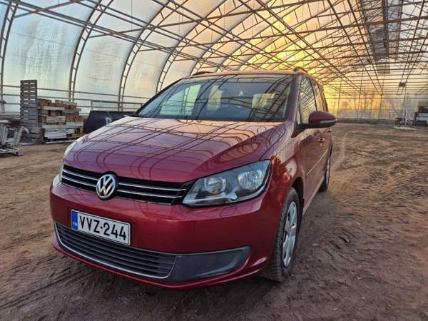 Volkswagen Touran Hafnarfjoerdur - valokuva 1