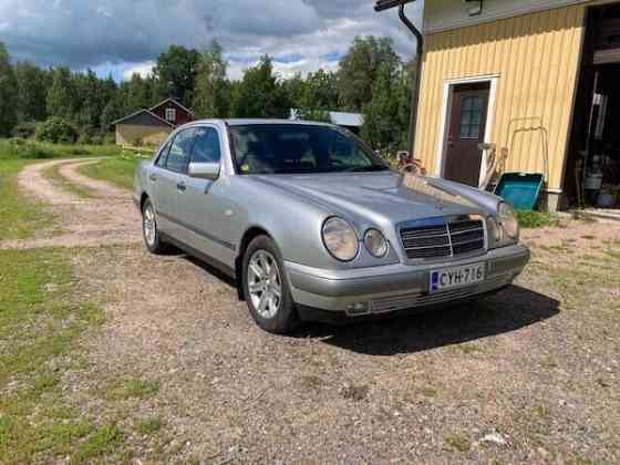 Mercedes-Benz 240 Huittinen