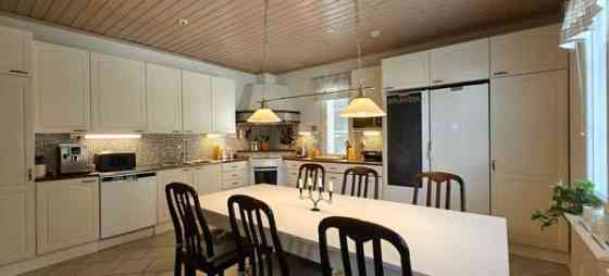 8h + k + s + p + khh + 2*WC + 3*varasto + lämmin a  Sarov