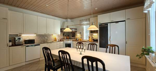 8h + k + s + p + khh + 2*WC + 3*varasto + lämmin a  Sarov - valokuva 6