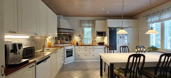 8h + k + s + p + khh + 2*WC + 3*varasto + lämmin a  Sarov - valokuva 3