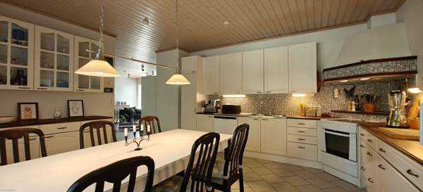 8h + k + s + p + khh + 2*WC + 3*varasto + lämmin a  Sarov - valokuva 5