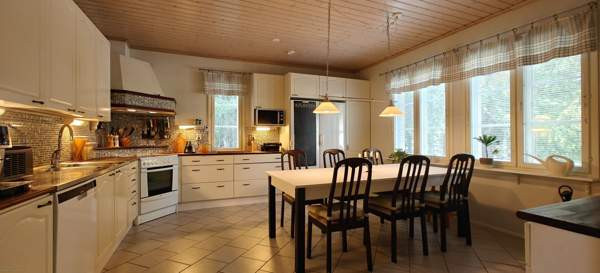 8h + k + s + p + khh + 2*WC + 3*varasto + lämmin a  Sarov - valokuva 7