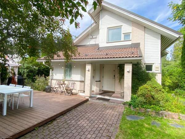 5h + k + saunaosasto + varastohuone + autokatos+ul  Espoo - valokuva 2