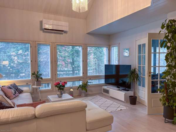 5h + k + saunaosasto + varastohuone + autokatos+ul  Espoo - valokuva 8