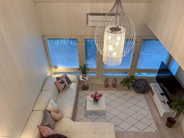 5h + k + saunaosasto + varastohuone + autokatos+ul  Espoo - valokuva 7