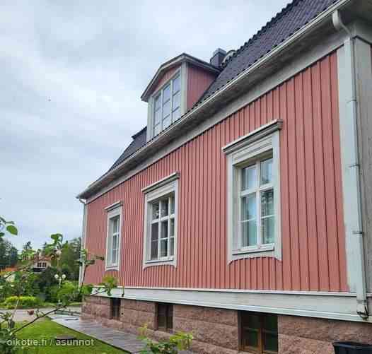 8 huonetta, 2 tupakeittiötä, 2 keittiötä, 5 wc/sui  Kristiinankaupunki