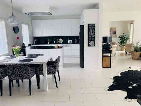 4 huonetta + olohuone + k + ruokatila, eteinen, 2  Helsinki