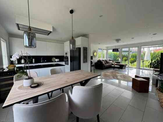 4 huonetta + olohuone + k + ruokatila, eteinen, 2  Helsinki