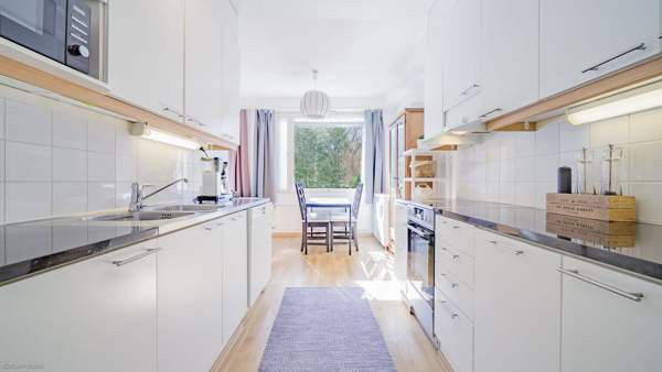 3h + k + kph + s + wc + las.p(terassi) + piha (YJ:  Helsinki - valokuva 2