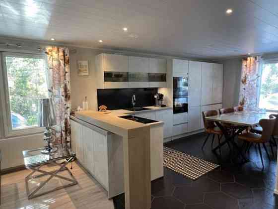 Oh, avokeittiö, mh, työhuone, 2wc, psh, s, varasto  Glebychevo