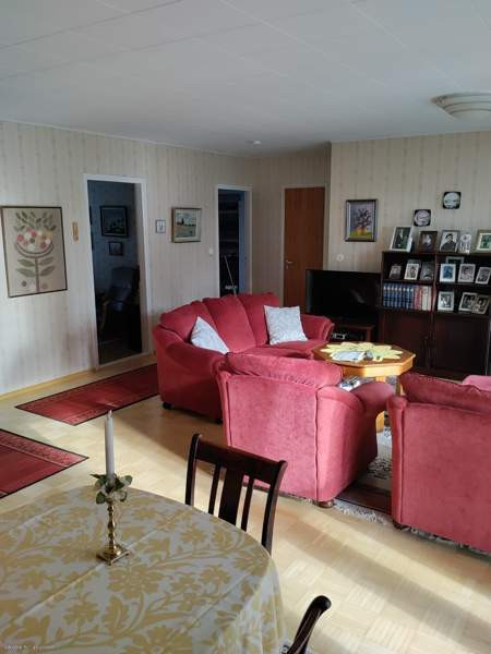 3mh+oh+k+ s. Autokatos, ulkovarasto pihalla.  Mikkeli - valokuva 3