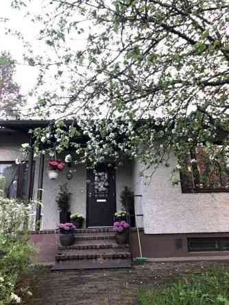 6h, k, rh/th, oh, 2xkph/wc, 3xet, aula. Kellarik.  Hyvinkää