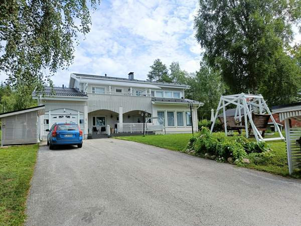 Olohuone, 4mh +iso takkahuone+keittiö+2 vaatehuone  Ylitornio – foto 3