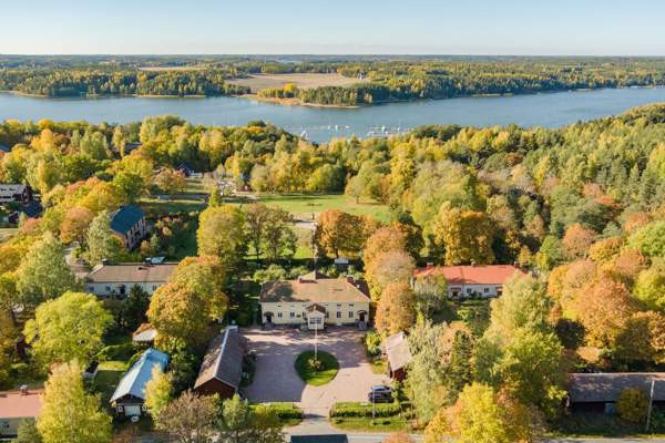 10h + 2k + kph + 4wc + terassi + ullakko  Sarov – foto 2