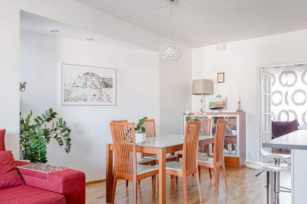 4h + avok + s + khh + 2 * wc + 2 * las.parv.  Helsinki – foto 3