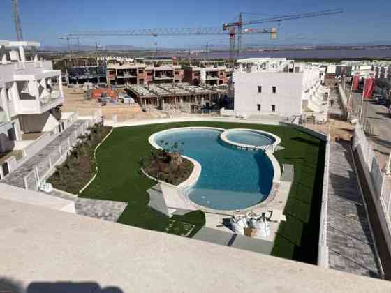 2mh+ olohuone /keittiö 2 kph 2 terassia  Torrevieja