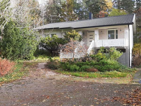 3h+k+s+khh+kellari/varasto+ullakko+kahden  auton t  Espoo – foto 2