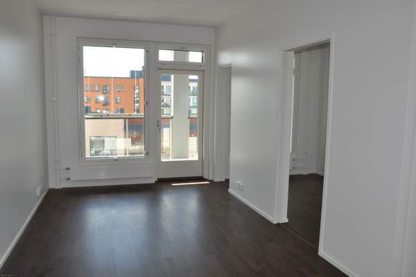 2h+avokt+kph+10 m2 iso lasitettu parveke  Vantaa - valokuva 7