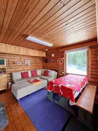 Olohuone, keittonurkaus, nukkumaparvi. Aitassa (pi  Tohmajärvi