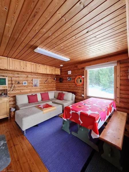 Olohuone, keittonurkaus, nukkumaparvi. Aitassa (pi  Tohmajärvi – foto 5