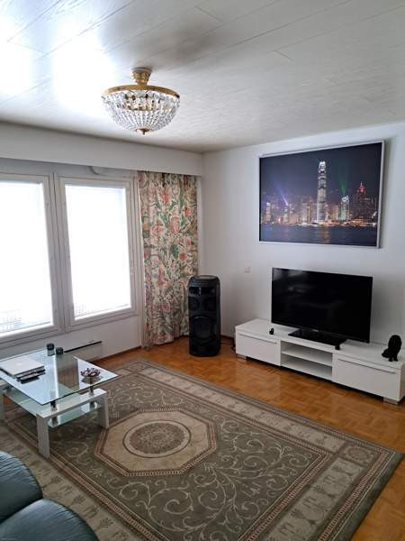 4h + k + s + khh + autotalli + 2 wc + iso piha  Helsinki - valokuva 1