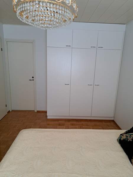 4h + k + s + khh + autotalli + 2 wc + iso piha  Helsinki - valokuva 5