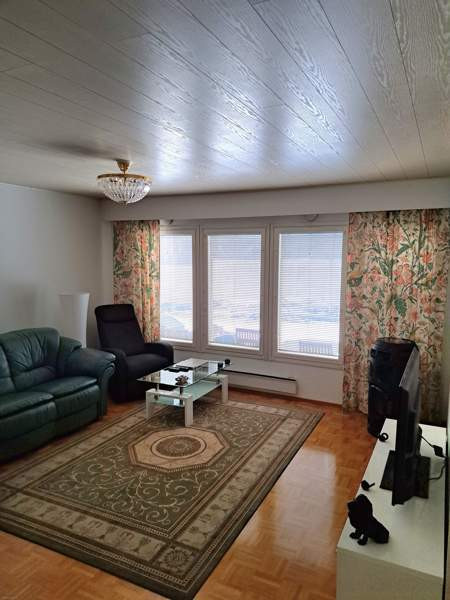 4h + k + s + khh + autotalli + 2 wc + iso piha  Helsinki - valokuva 2