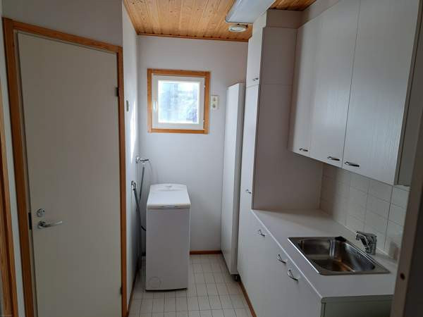 4h + k + s + khh + autotalli + 2 wc + iso piha  Helsinki - valokuva 7