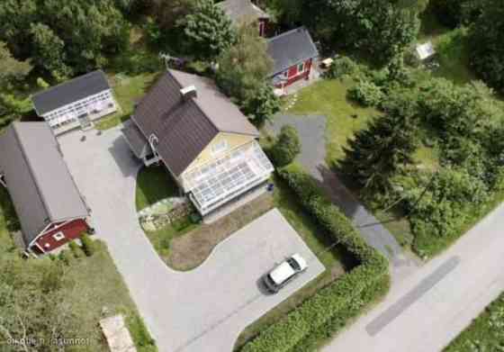 3h + k + s + vierasmökki2h + khh + kph + 2wc  Pöytyä