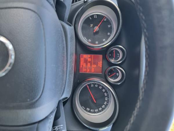 Opel Zafira Tourer Vihti - valokuva 8