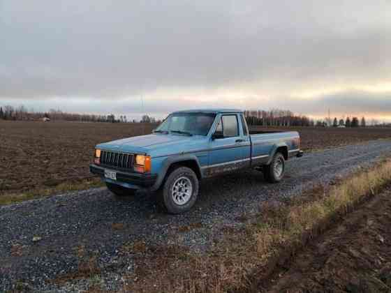 Jeep Comanche Maaninka